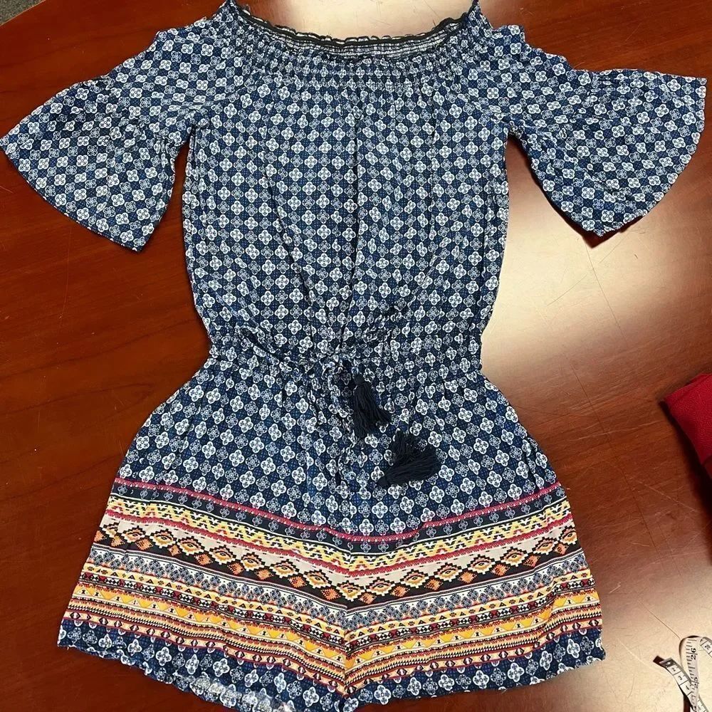 Almost Famous Off The Shoulder Blue Print Tassel Waist Romper sz M EUC
